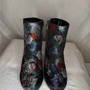 ZIGI SOHO ANKLE BOOTS SIZE 6.5